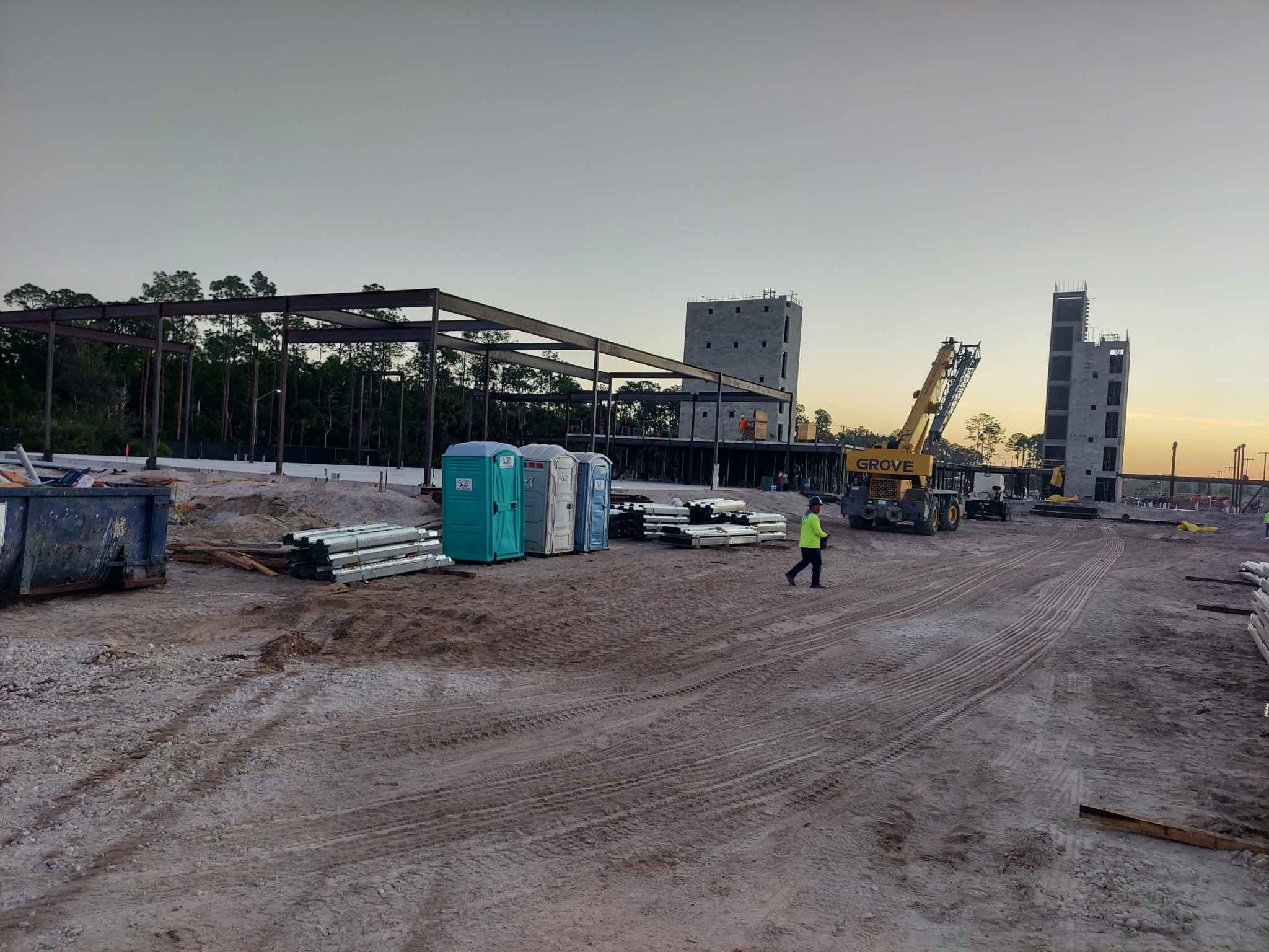 Great Wolf Lodge – Entertainment steel erection image 4