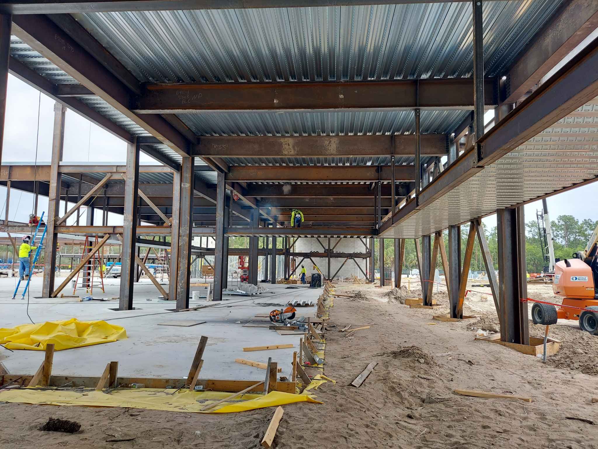 Great Wolf Lodge – Entertainment steel erection image 6