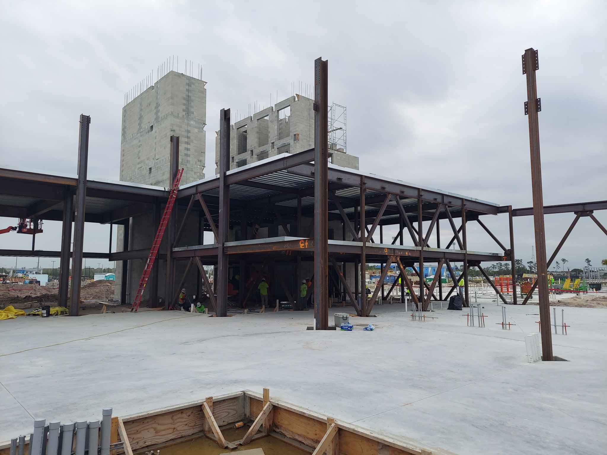 Great Wolf Lodge – Entertainment steel erection image 7