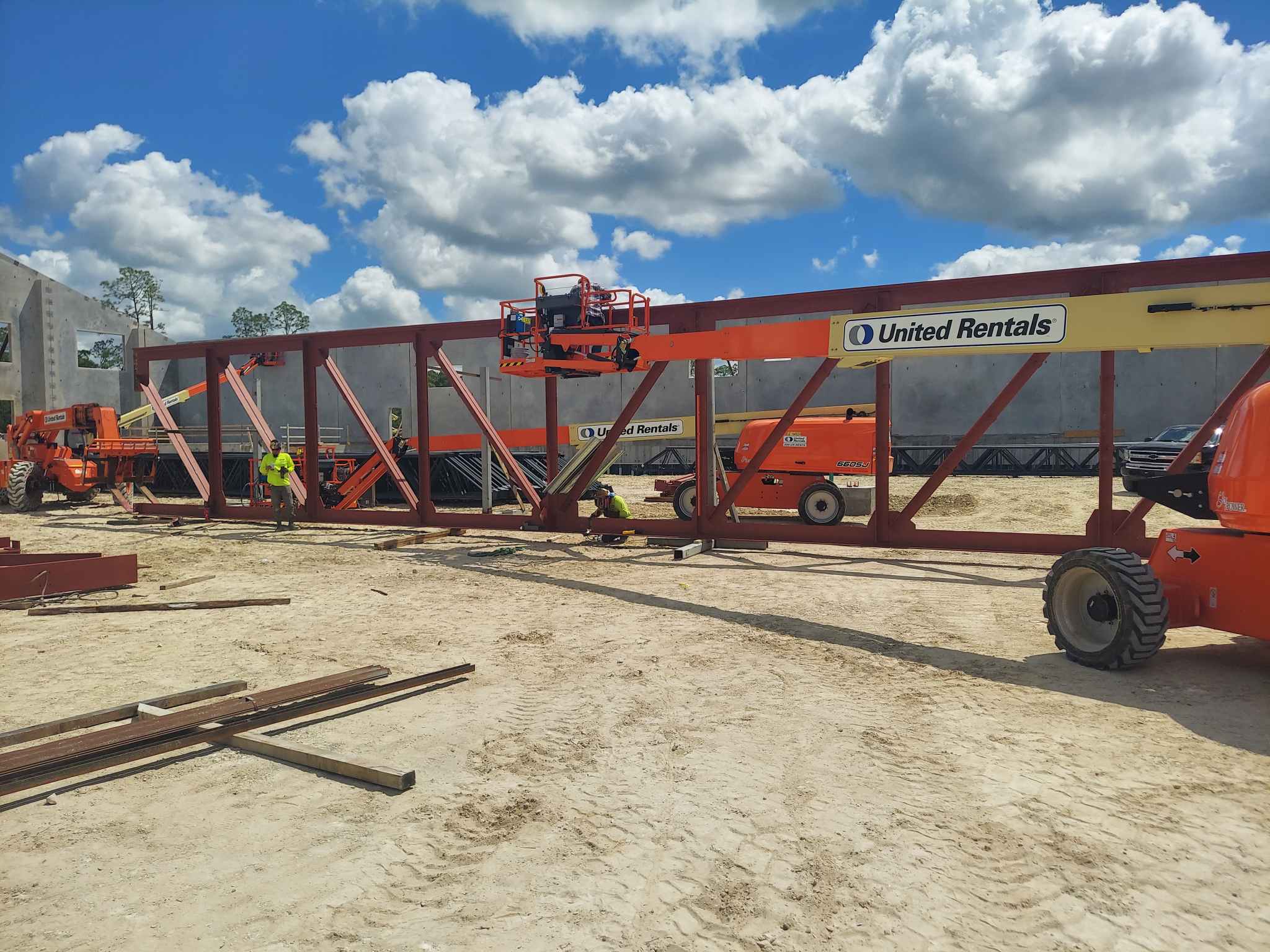 Great Wolf Lodge – Entertainment steel erection image 11