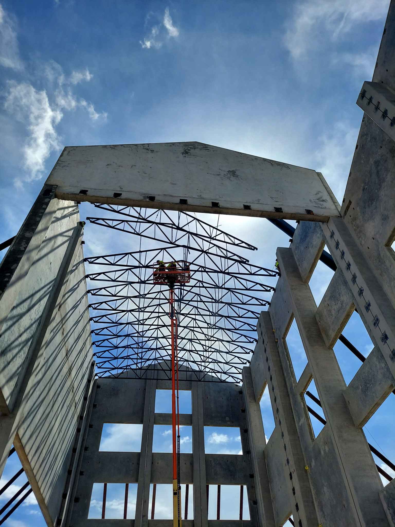 Great Wolf Lodge – Entertainment steel erection image 14