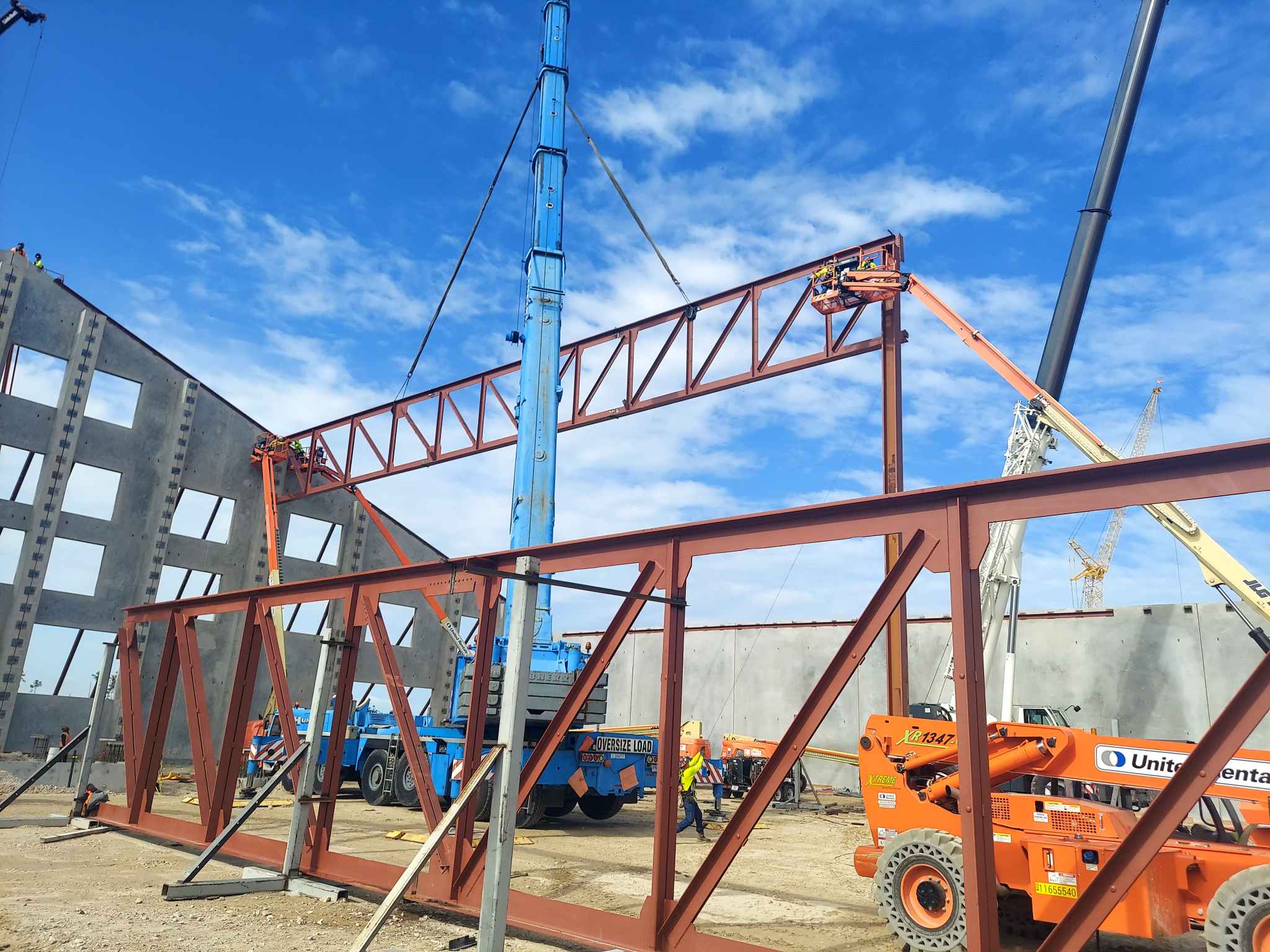 Great Wolf Lodge – Entertainment steel erection image 16