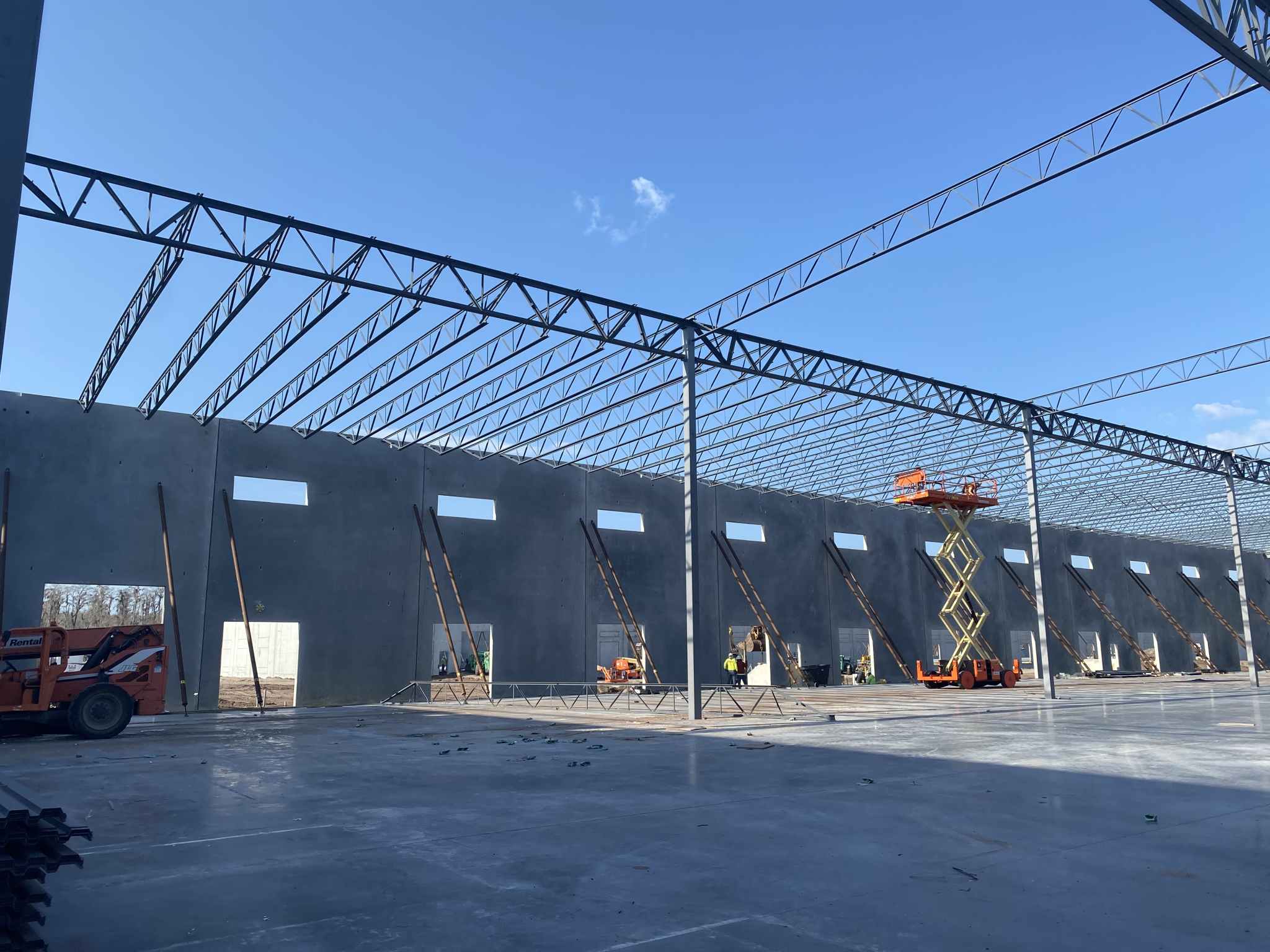 Sunlake Business Center – Warehouse / Distribution steel erection image 4