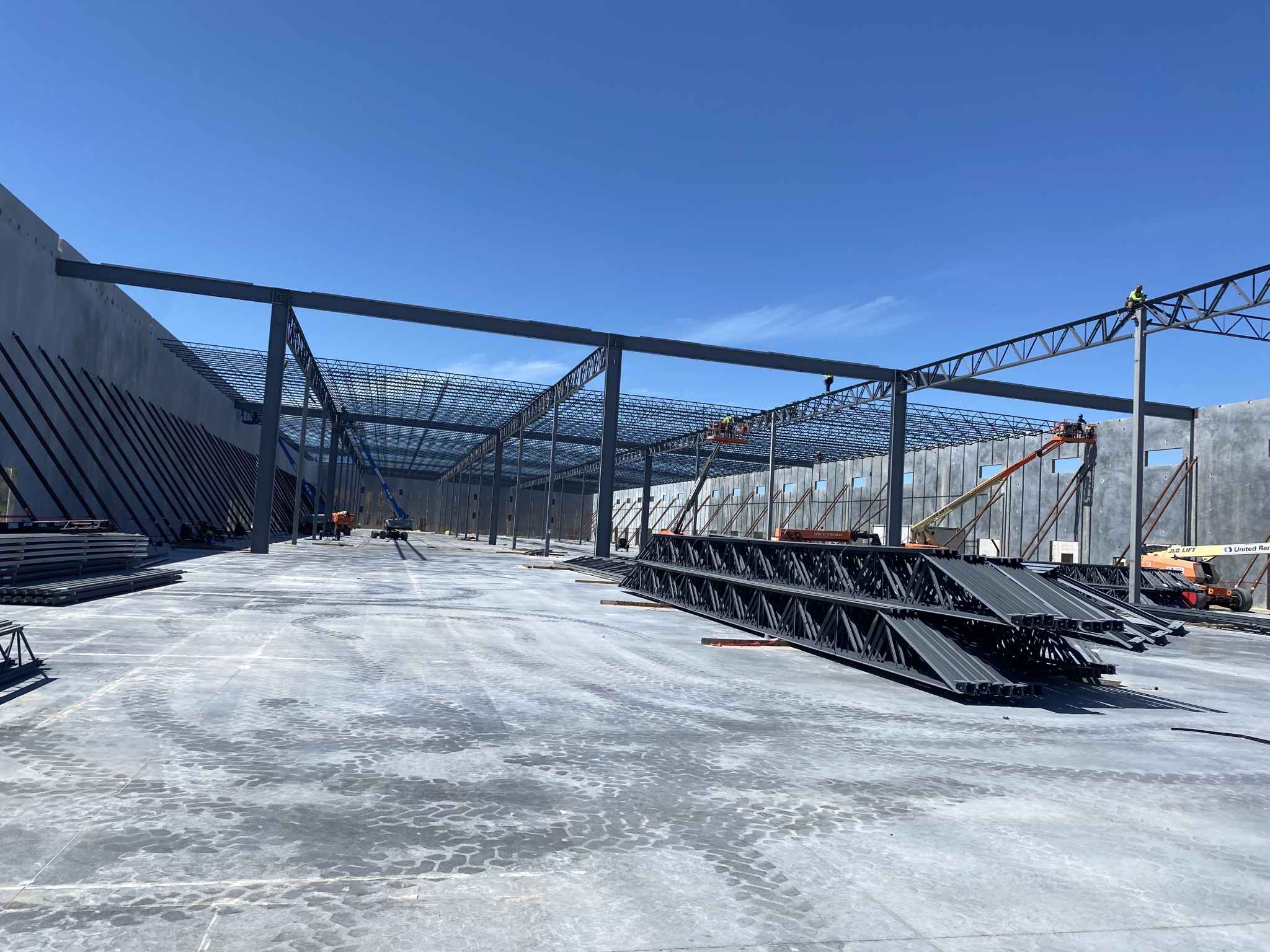 Sunlake Business Center – Warehouse / Distribution steel erection image 5
